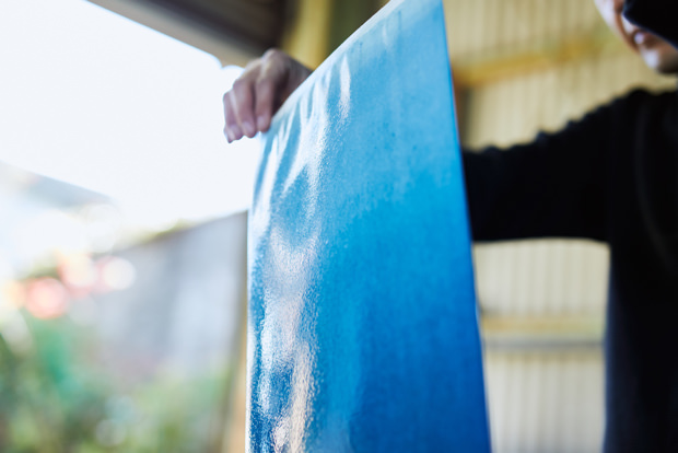 久留米絣の藍染絣工房で藍のアートピースを作る