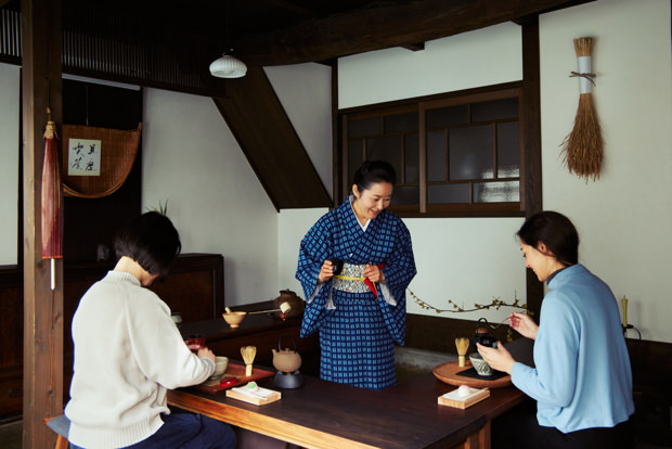 八女オリジナルの茶道具で八女茶お抹茶体験