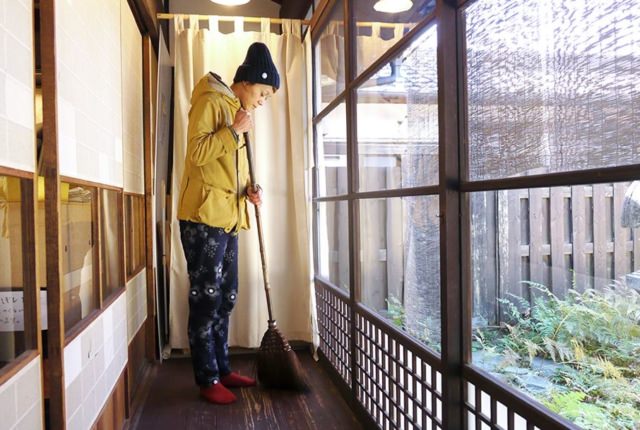 棕櫚の箒 長柄 | 地域とつながるモノづくり | うなぎの寝床 通販