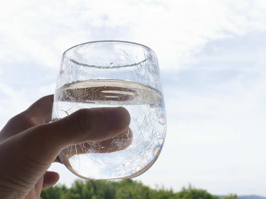 商品紹介 日々のこと 内ひびガラスで飲むお酒はきっと美味いに違いない 地域文化商社 うなぎの寝床