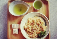 【今日のごはん】セロリズッペン入りのにんじんとホタテのピラフ。