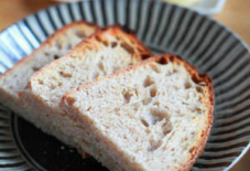 わざわざパンと小石原のお皿。