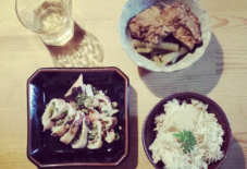 【今日のごはん】タケノコごはん、とフキと、いか。