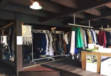 【5社合同商談・販売会】日本のこだわりテキスタイルで作られた洋服、ずらっと並んでます!