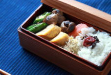 関内潔さん、木のお弁当箱。