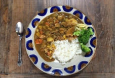 【沖縄レポート2】家族のような壺屋焼の工房、育陶園のカレー。