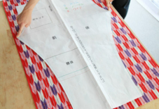 反物幅の生地と、もんぺの型紙。