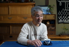 【2000字コラム 渡邊令】久留米絣の織元シリーズ ⑶ 日本の近代史が見えてくる＠藍染絣工房 山村健 / “Kurume kasuri” weavers’ interview series 3: Takeshi Yamamura’s Indigo Kasuri Atelier