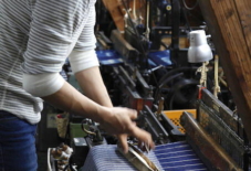 【2000字コラム 渡邊令】久留米絣の織元シリーズ ⑷ 経営者と職人の間＠下川織物 / “Kurume kasuri” weavers’ interview series 4: Shimogawa Orimono