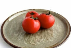【日々のご飯と器の記録】トマトのサラダとまゆみ窯のお皿