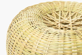 竹編みのスツール