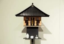 「ブツマプロジェクト」企画のオリジナル仏壇「一隅」を福岡市南区のモデルハウスで展示