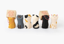 【新掲載】縁起物、猫の博多人形「福かぶり猫」6種登場