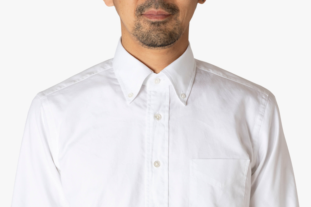 白いボタンダウンシャツ