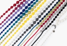 【新掲載】 刺繍でできたアクセサリー「トリプル・オゥ」