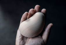 アートは無用の長物か？ / スギコダマ