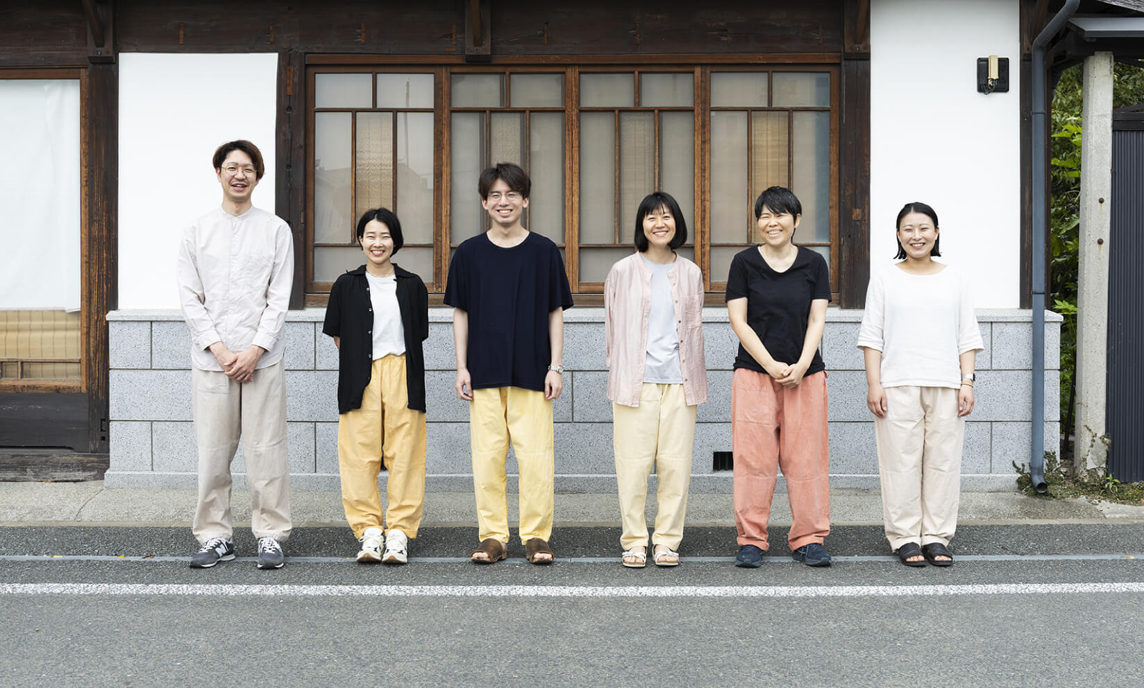 知多木綿を用い、やきものの「土」で染めたMONPE