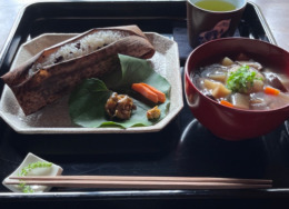 【旧大内邸 限定喫茶】 汁飯茶菓 「てっぽ巻きとのっぺい汁」