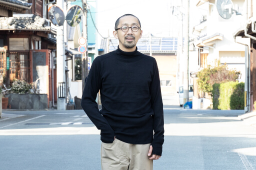 お腹から首元手元まで包み込む、はらまきセーター