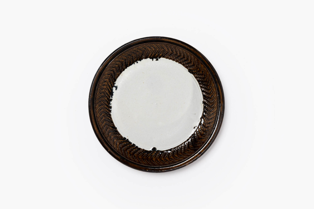 俊彦窯 清水俊彦 飴糠掛分刻紋皿