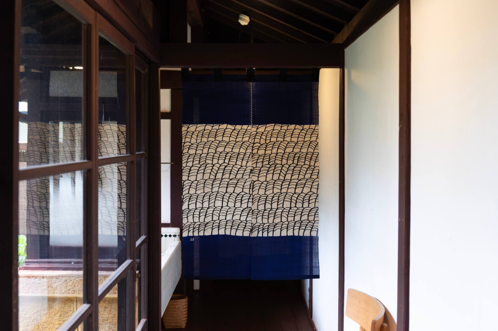 よつめ染布舎 型染麻のれん ススキ