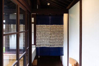 よつめ染布舎 型染麻のれん ススキ